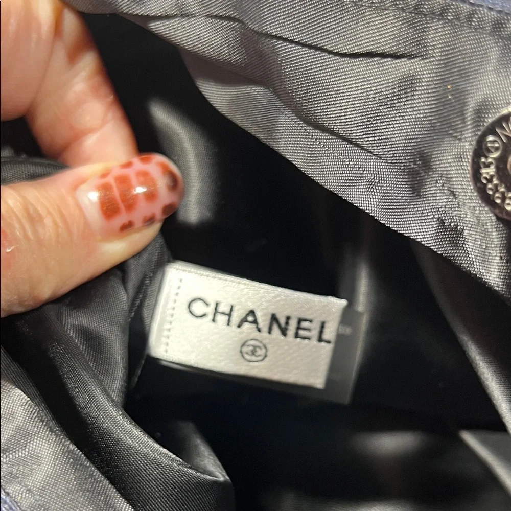 Chanel Graphic Black and White Tote - Picture 3 of 5